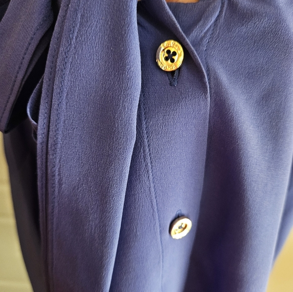 Lilly Pulitzer blue dahlia silk sleeveless tie neck top - Picture 3 of 6